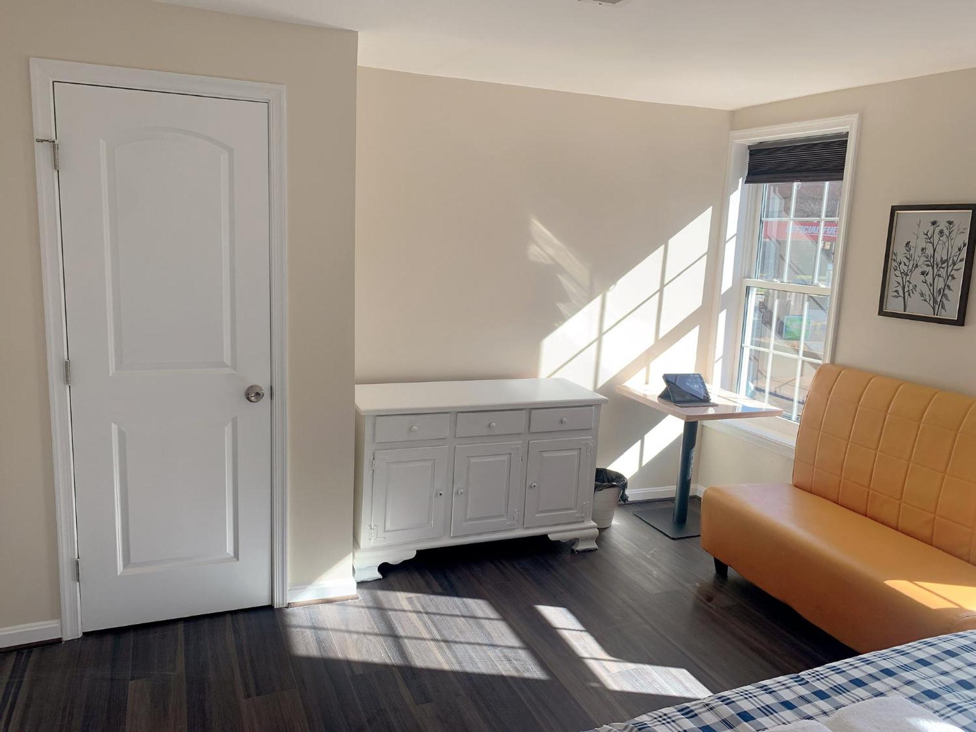 Sweet Bedroom Located Central Of Downtown Балтимор Екстериор снимка